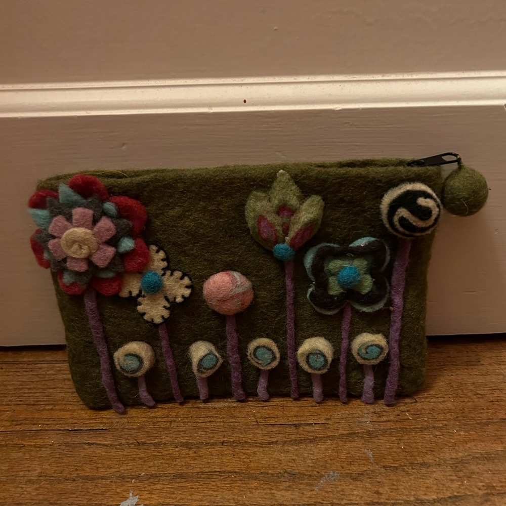 Rising Tide Felt Floral Zippered Bag